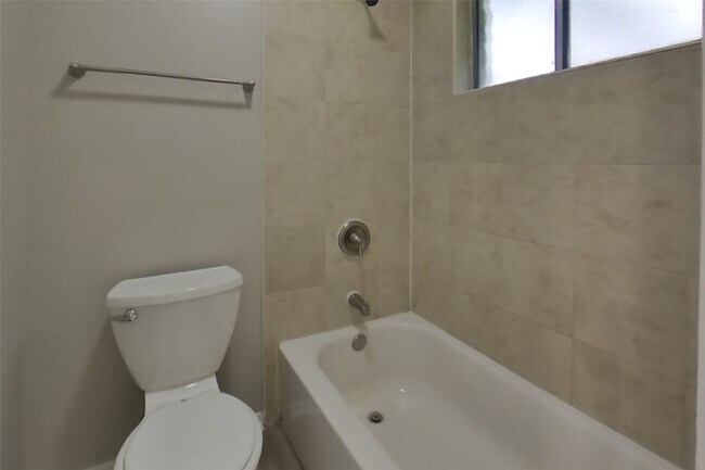 Building Photo - 7331 Millbrae Ln