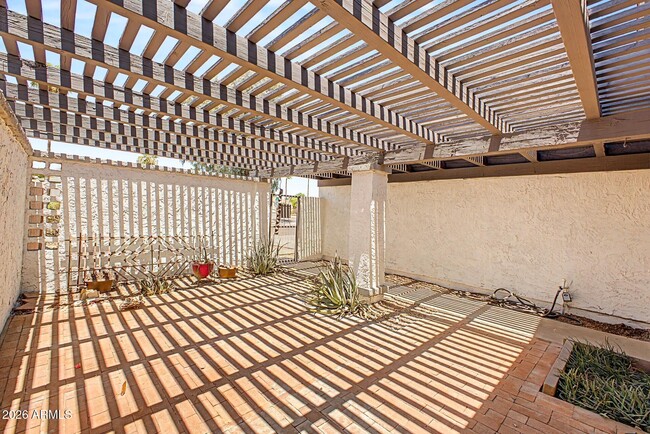 Building Photo - 8689 E Roosevelt Cir