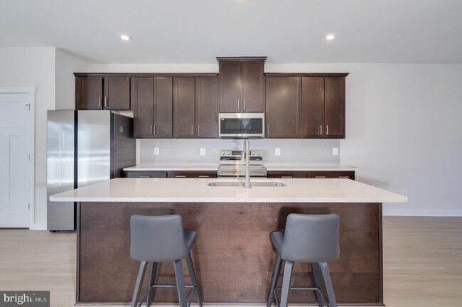 Building Photo - 14 Trotting Rd