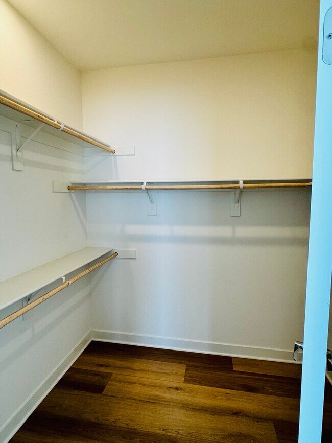 Building Photo - Gorgeous Three Bedroom Townhome For Rent i...