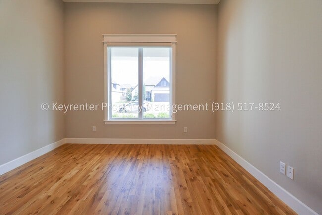 Building Photo - COMING SOON! Marvelous and Modern 3 Bed/ 3.5 Bath Home in South Broken Arrow!