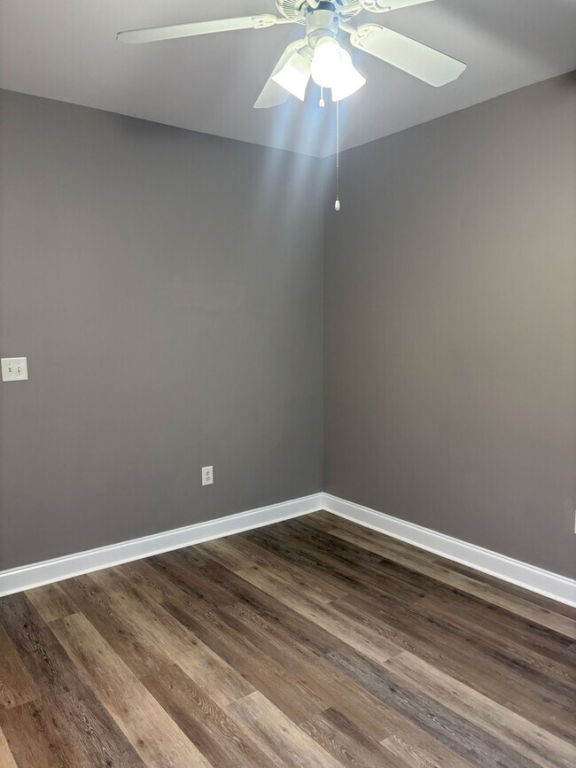Building Photo - 2037 Silvercrest Dr