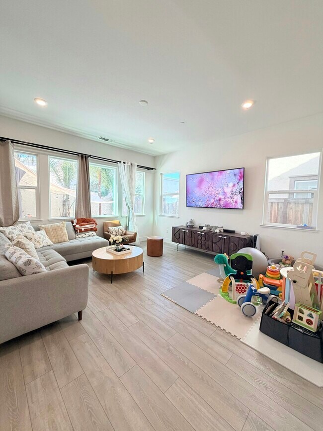 Building Photo - 42 Redberry Loop