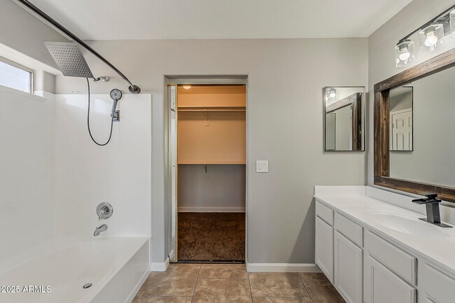 Building Photo - 21928 N Braden Rd