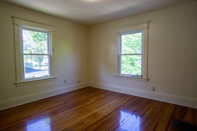 Building Photo - Beautiful One Family Home  Available 6/1/26