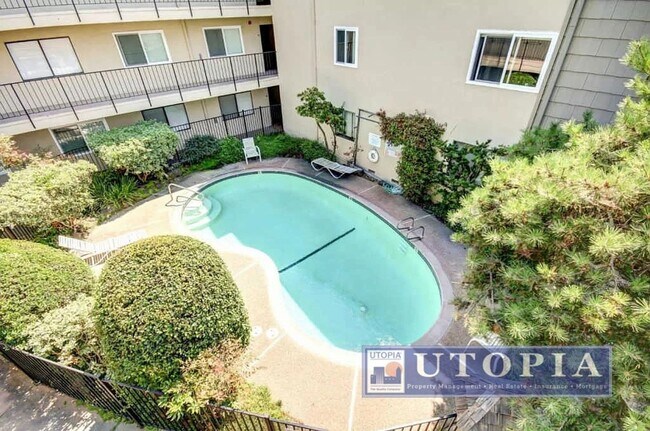 Building Photo - Ocean Views! 2 bd/ 1.5 bath condo w/ Commu...