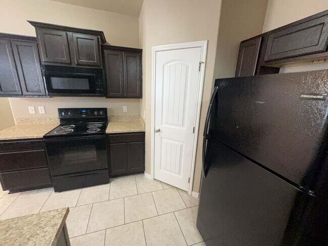 Building Photo - 1300 Vanguard Ln