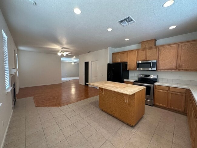 Building Photo - STUNNING!!!  Gorgeous Home In Connor Estates