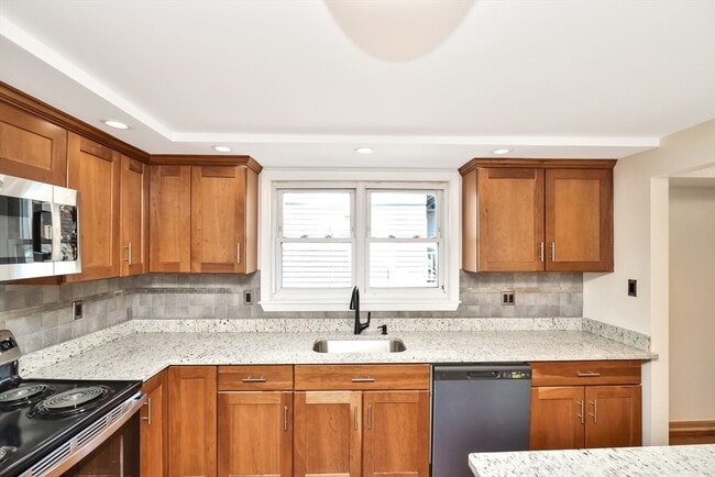 Building Photo - 77 Swan St