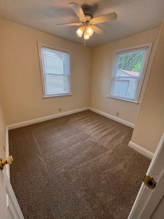 Building Photo - 817 Taylor Ave