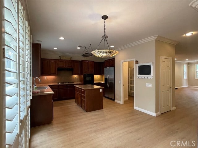 Building Photo - 16 Rosenblum