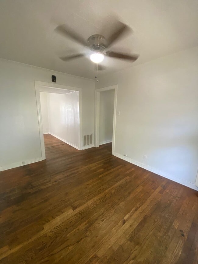 Building Photo - 3 Bedroom 1 Bath House Near Westmoreland R...
