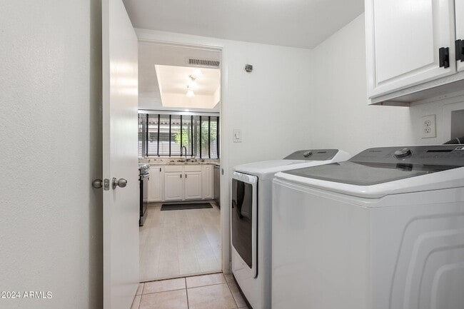 Building Photo - 4004 N Granite Reef Rd