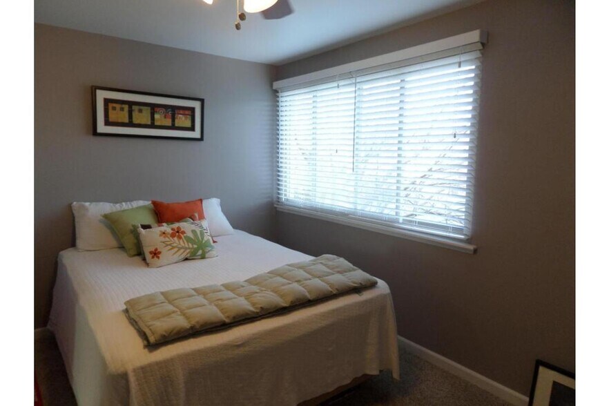 Building Photo - 1100 Merrimar Cir N