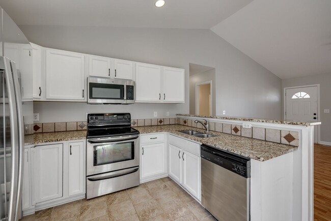 Building Photo - Nicely updated and well-maintained 3 bedro...