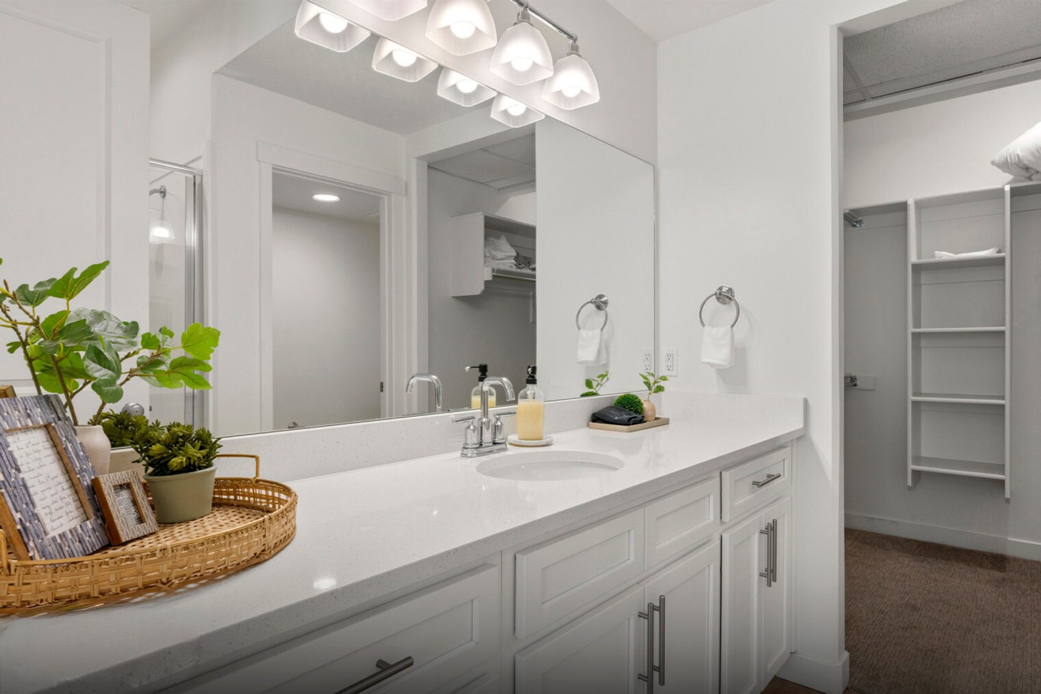 Building Photo - 569 Richland Vly St