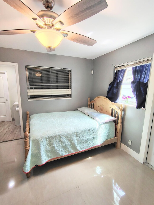 Building Photo - 845 S Highland Dr