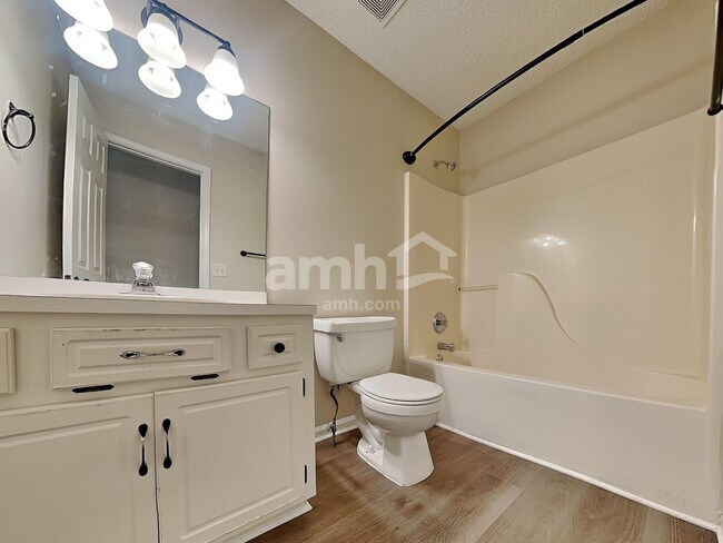 Building Photo - 1017 Queensbury Run