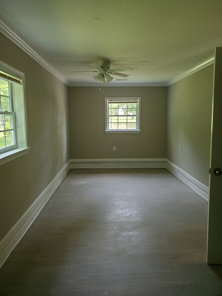 Building Photo - 102 Dogwood Ln