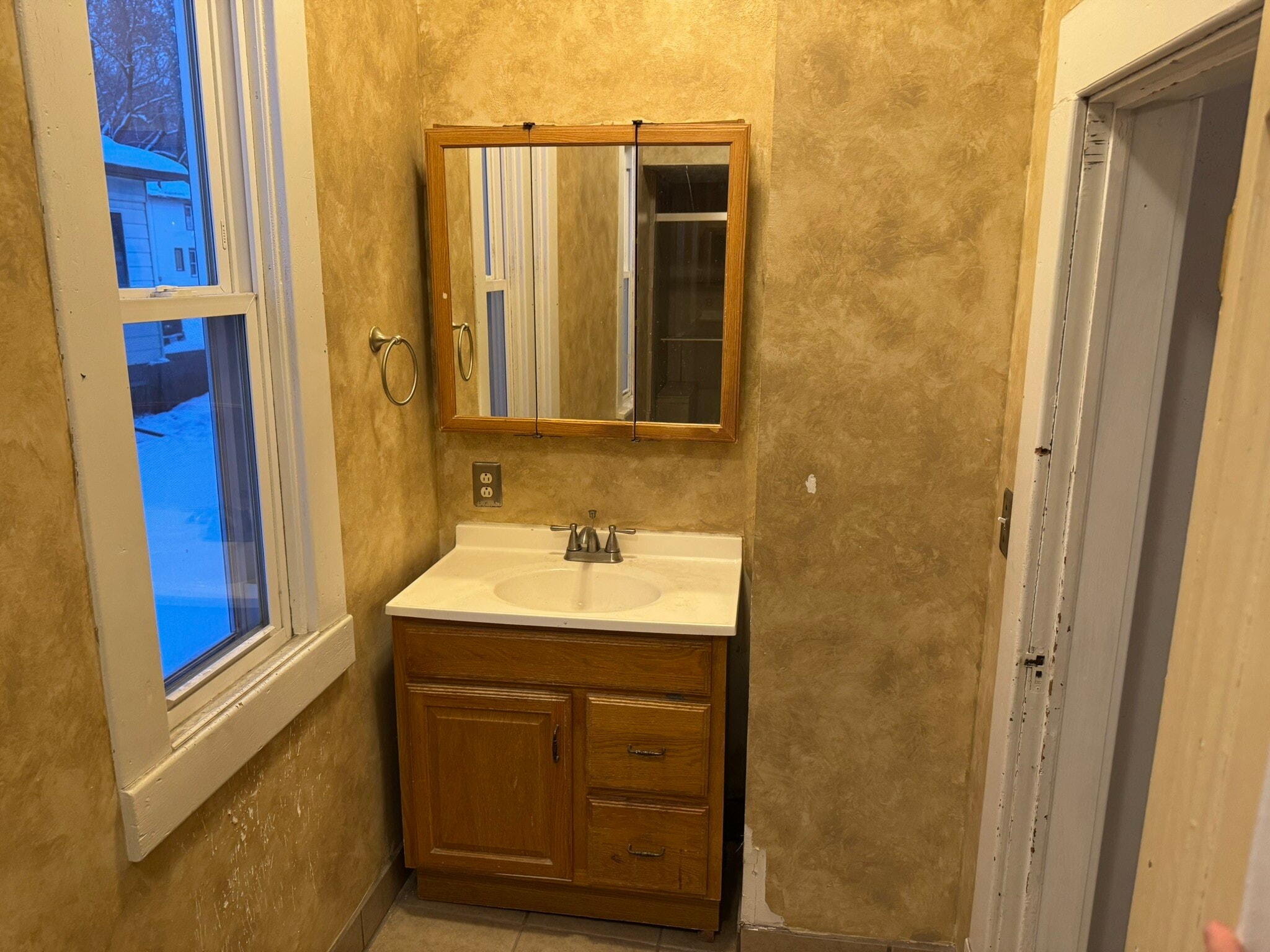 Building Photo - 105 6th Ave