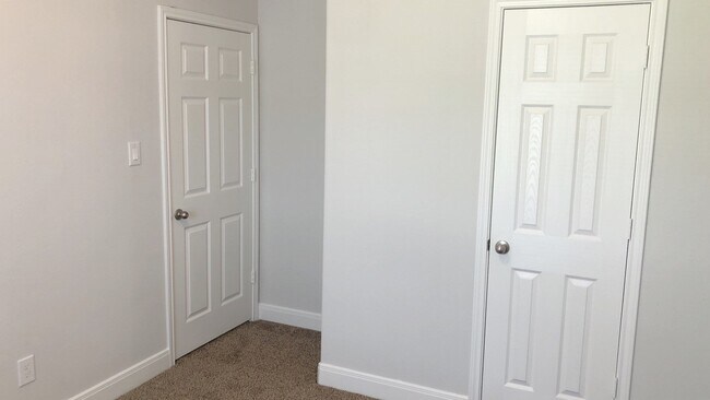 Building Photo - 9218 Nyssa Ave