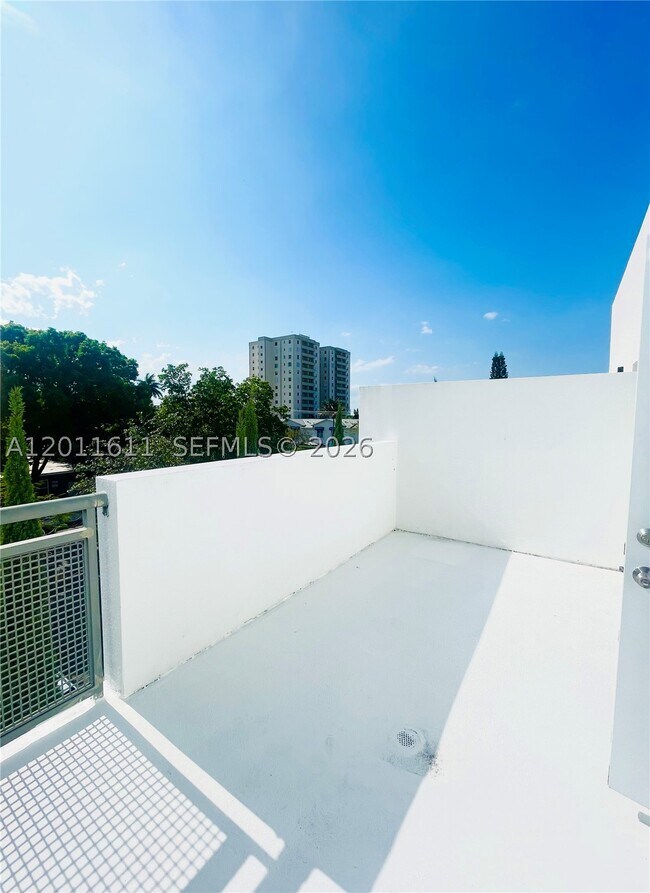 Building Photo - 822 NE 19th Terrace