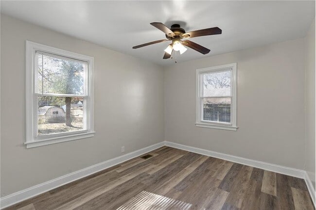 Building Photo - 1211 Thompson Pl