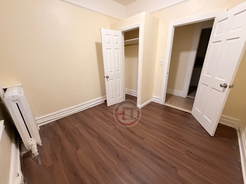 Building Photo - 853 Van Nest Ave