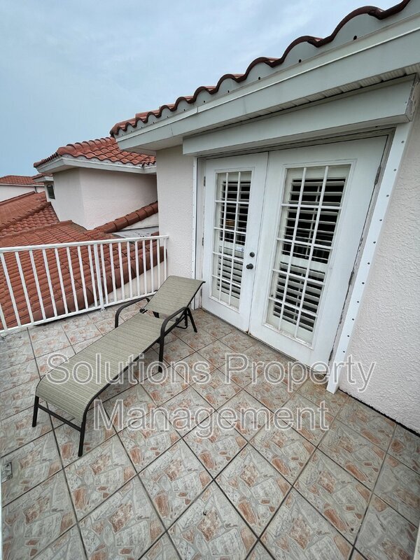 Building Photo - 250 St Lucie Ln