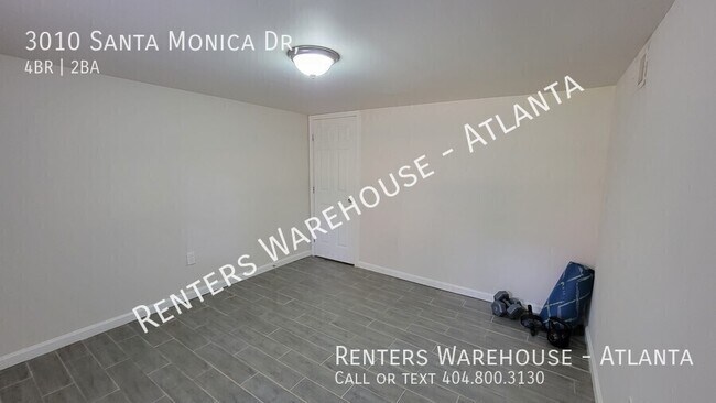 Building Photo - 3010 Santa Monica Dr