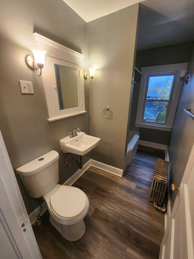 Building Photo - 1571 Dille Rd