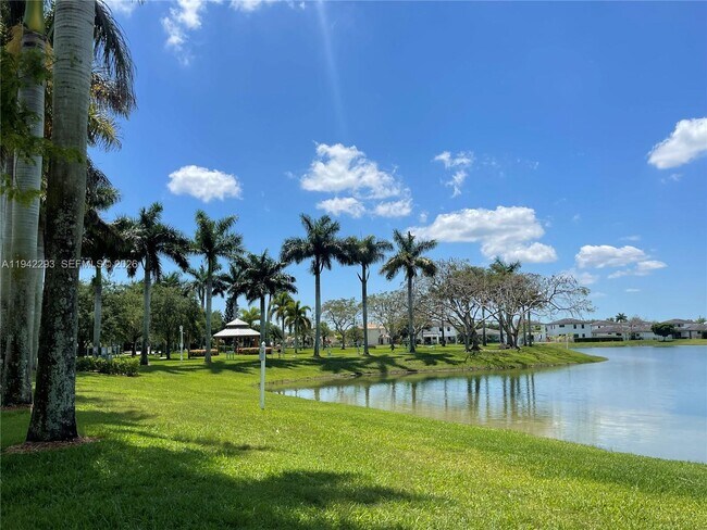 Building Photo - 134 SE 28th Ter