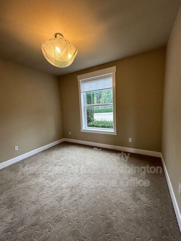 Building Photo - 16801 140th Ave E