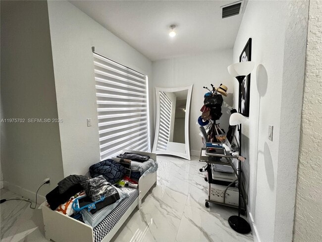 Building Photo - 748 NE 34th Ave