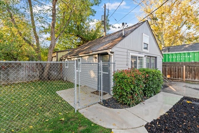 Building Photo - Private Boise Bench Studio Home