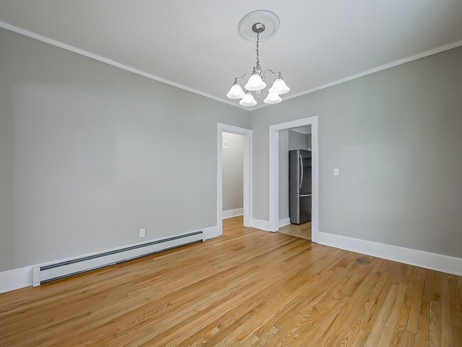 Building Photo - Fully Remodeled 2-Bed Duplex in Dearborn!