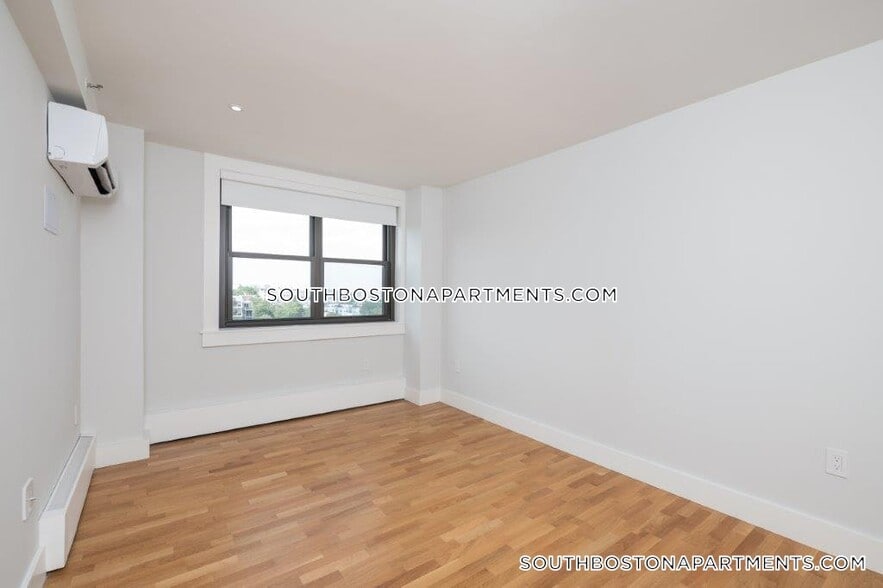 Building Photo - 1410 Columbia Rd