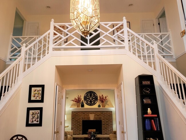 Building Photo - W280N1690 Golf View Dr