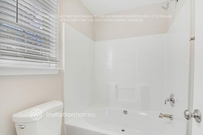 Building Photo - 201 Zircon Ln