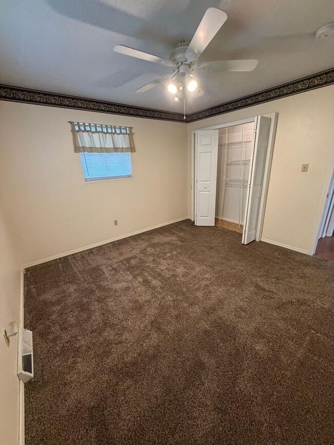 Building Photo - 3 Bedroom | 1 Bathroom | 2 Car Garage | Springfield MO!