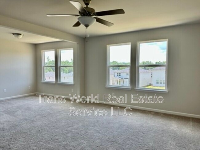 Building Photo - 5950 Green Ash Ct