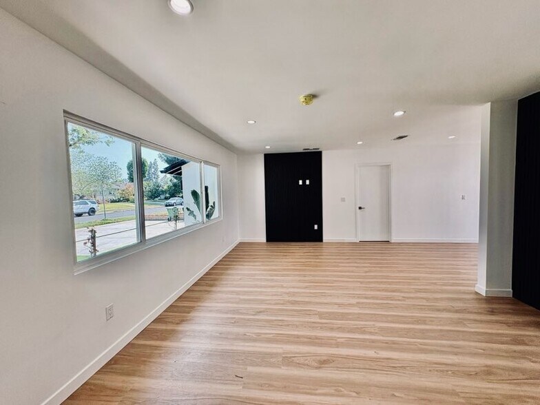 Building Photo - 18152 Sunburst St