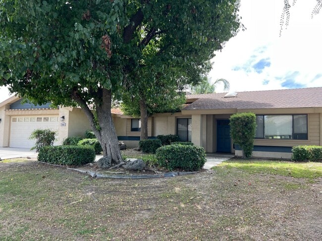 Primary Photo - SOUTHWEST BAKERSFIELD