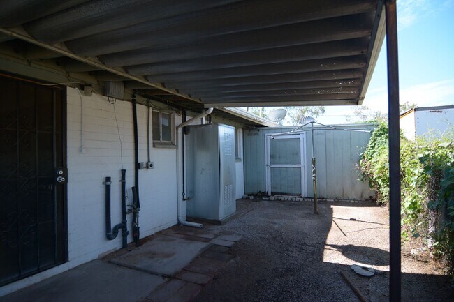 Building Photo - 1518 S Tucson Blvd