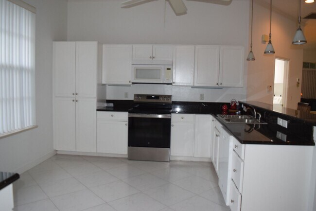 Building Photo - Fully furnished 3 bedroom 3 Bath POOL home in Sandpiper Bay