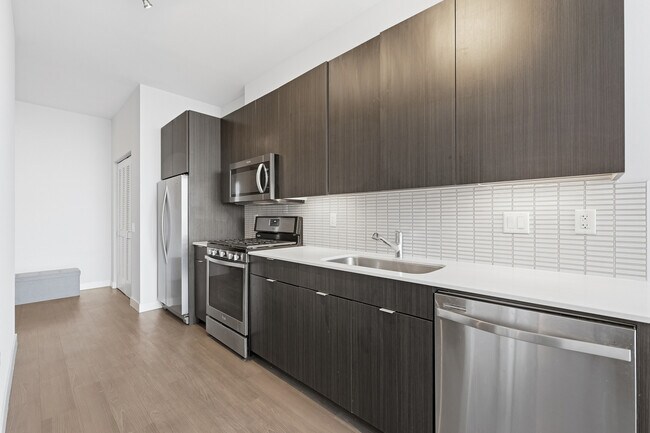 Building Photo - 1000 S Clark St