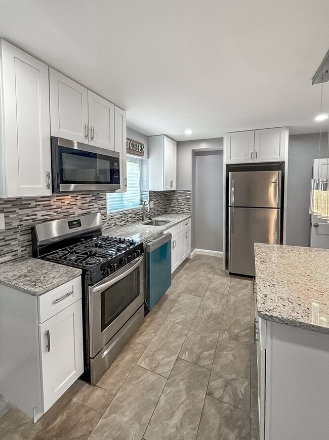 Building Photo - Beautifully Updated 3 Bedroom Home with Finished Basement