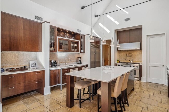 Building Photo - 110 Rose Hill Rd