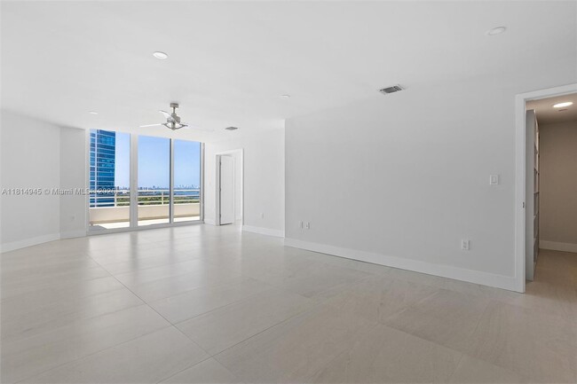 Building Photo - 555 NE 34th St