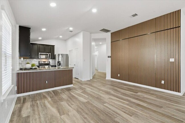 Building Photo - 19040 Kimberlite Dr